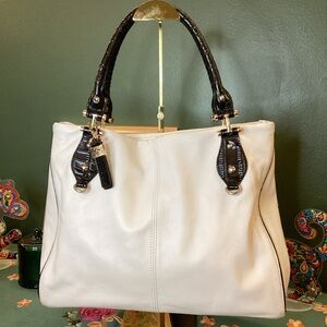 B Collective by Buxton White and Black Shoulder‎ Bag